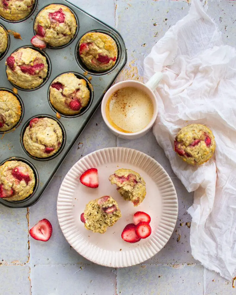 Muffins santé aux fraises et à la banane ultra moelleux